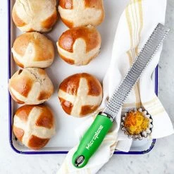 Microplane Premium Classic Series Zester / Grater Green -Kitchen Gadgets Store 0946720 Microplane Premium Classic Series Zester Grater Green 600px 2 1