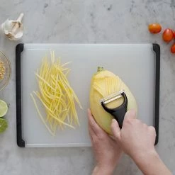 OXO Good Grips Julienne Peeler -Kitchen Gadgets Store 1054751V4UK OXO Good Grips Julienne Peeler 3