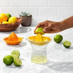OXO Good Grips 2-In-1 Citrus Juicer -Kitchen Gadgets Store 11263400UK OXO Good Grips 2 In 1 Citrus Juicer 4