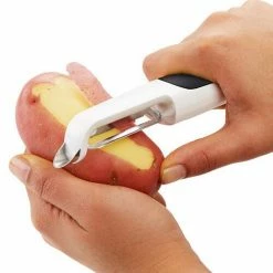 Zyliss Smooth Glide Swivel Peeler -Kitchen Gadgets Store E950017U Zyliss Smooth Glide Swivel Peeler 2
